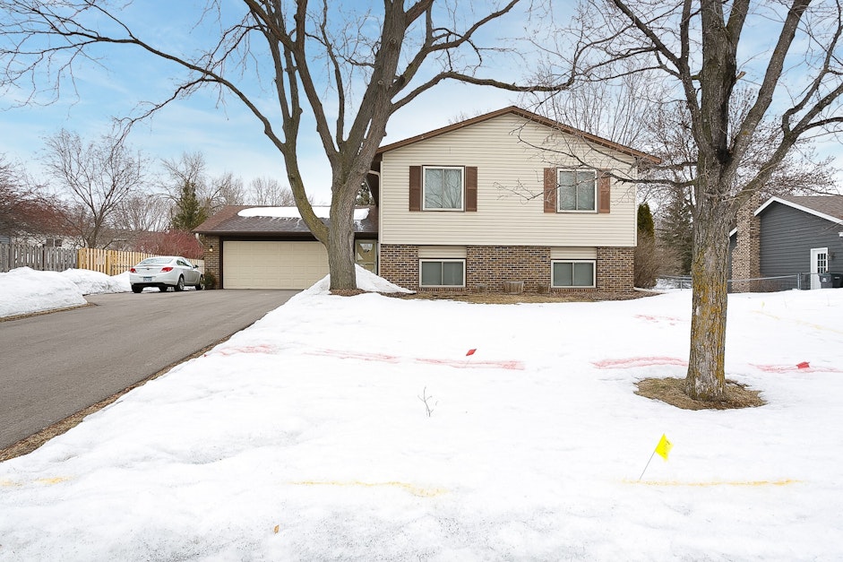 11620 Riverview Road, Eden Prairie, MN 55347, Presented by The Ritt